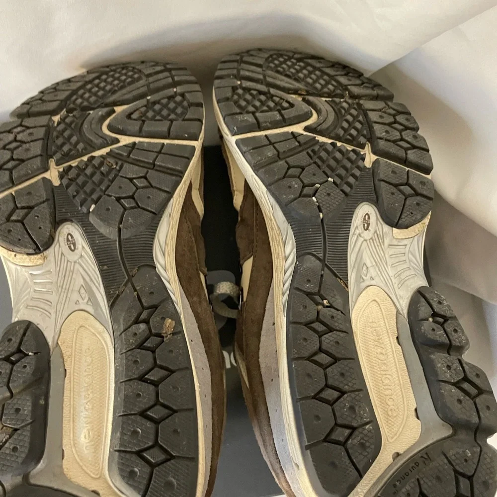 New Balance Cream and Brown Sneakers - Picture 5 of 6